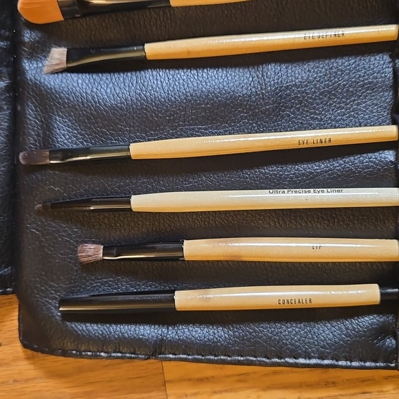Bobbi Brown black brush roll with 15 brushes - Picture 6 of 10